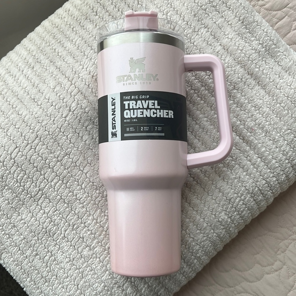 STANLEY 40oz TRAVEL QUENCHER